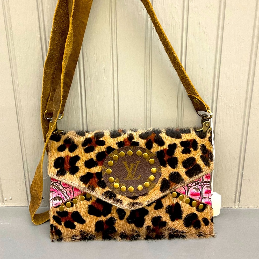 Crossbody- one of a kind!